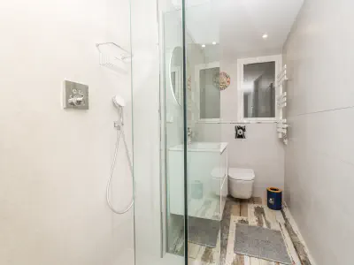 Main bathroom